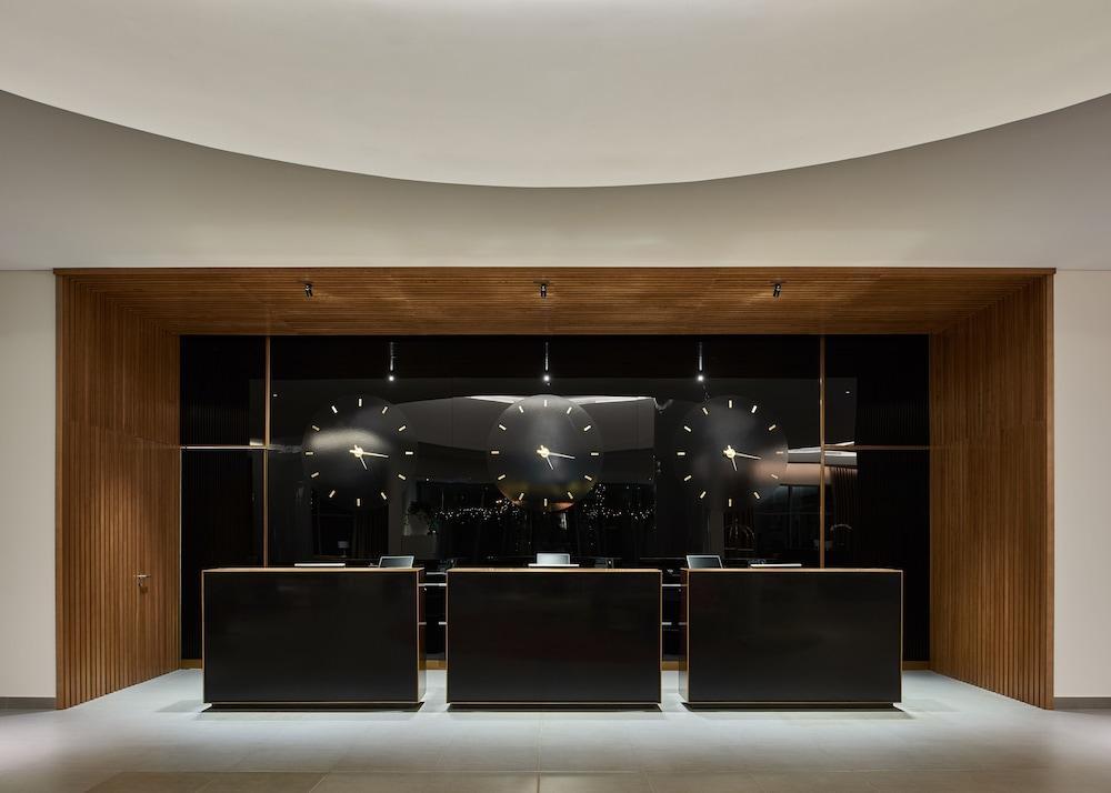 Novotel Airport 4*