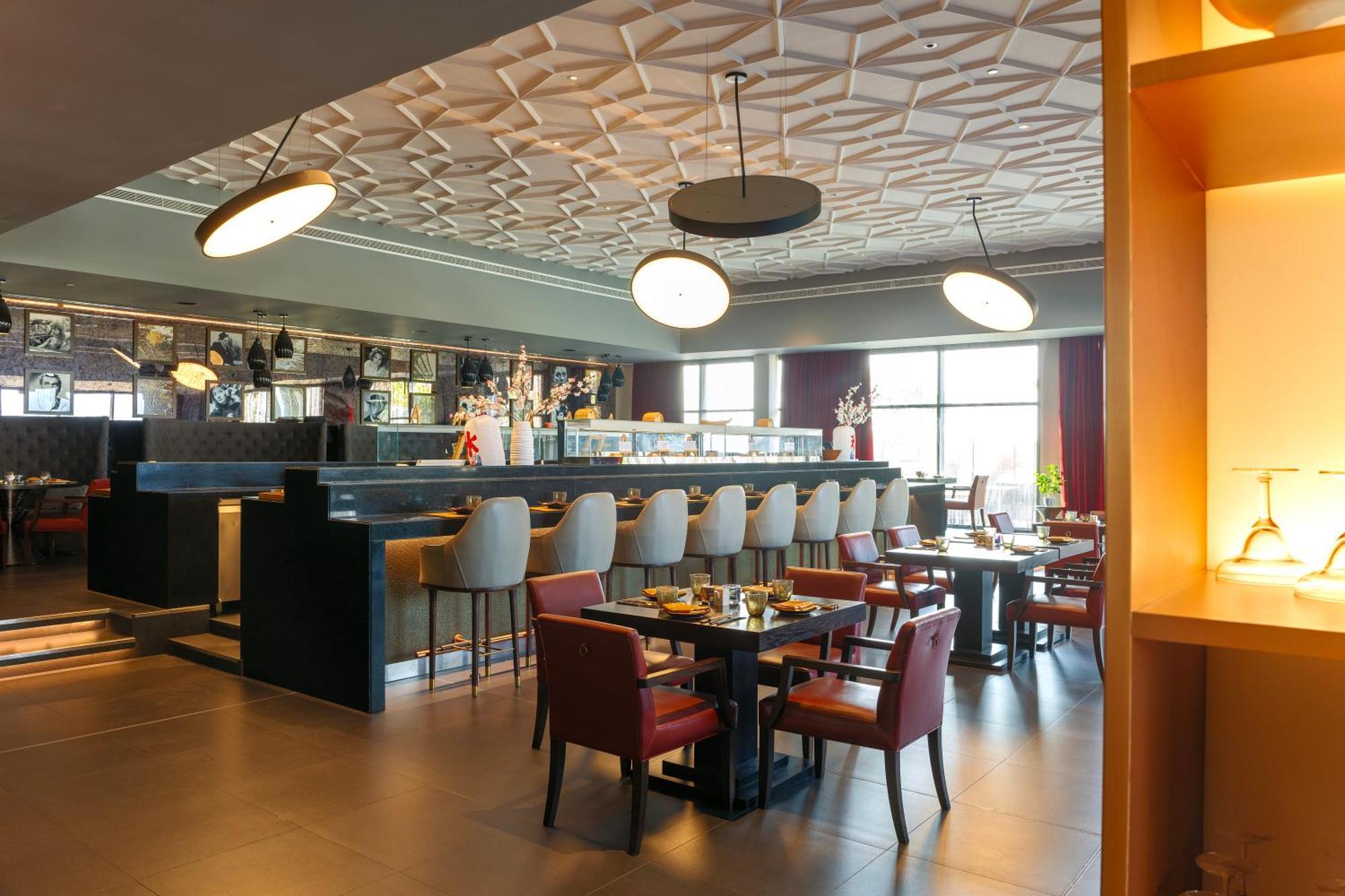 Novotel Airport 4*